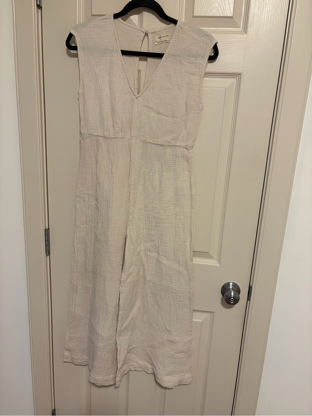 🐢 URBAN OUTFITTERS - XS Beige Jumpsuit